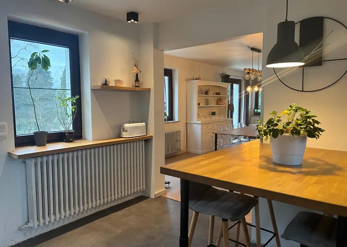 Villa 4ch-2sdb Dans Un Quartier Calme *